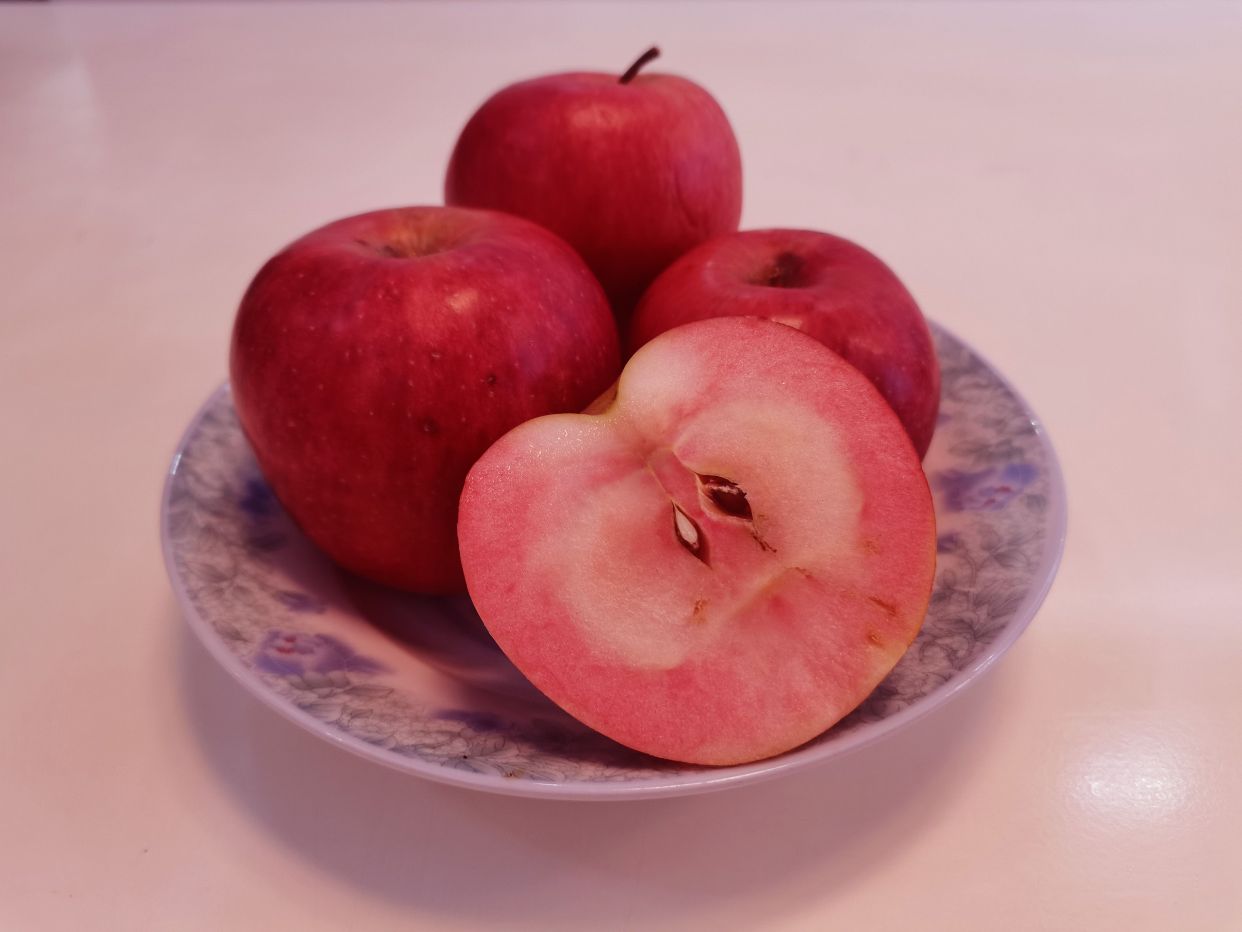 "苹苹"安安"桃"过疫情,美味的桃苹果,吃了它身体抵抗力更强