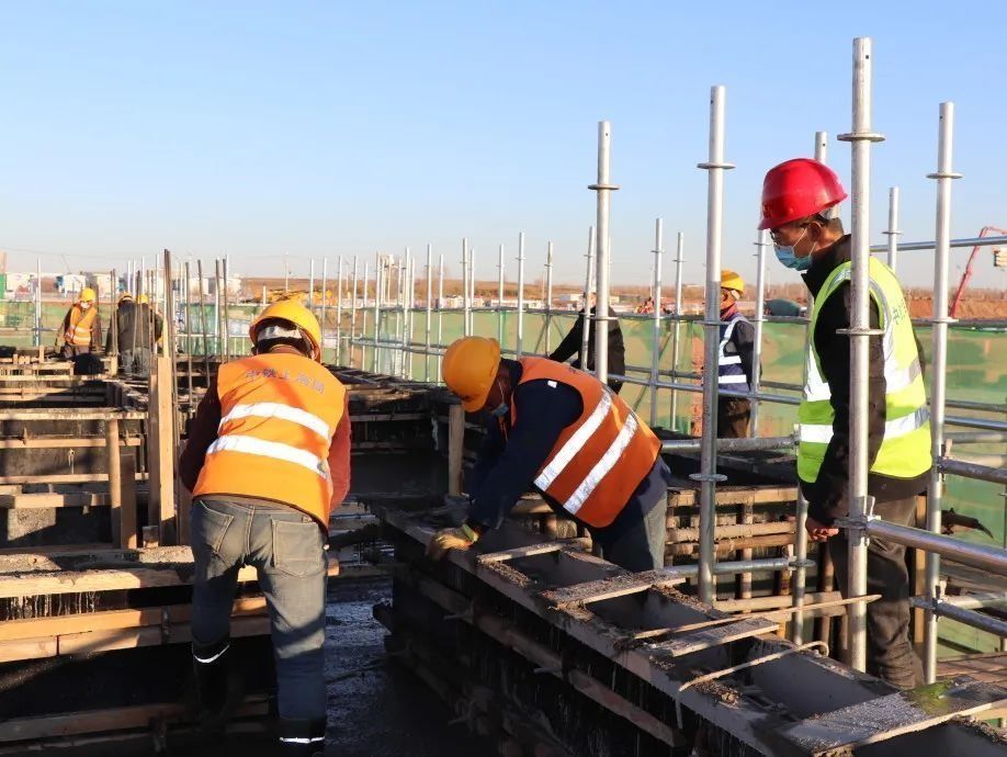 施工大幹據悉,蒙蘇經濟開發區零碳產業園工業汙水處理廠及水資源