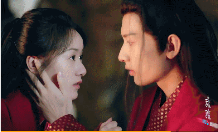 《琉璃》见面会,袁冰妍亲成毅引热议,事后回应:当演员不能害羞