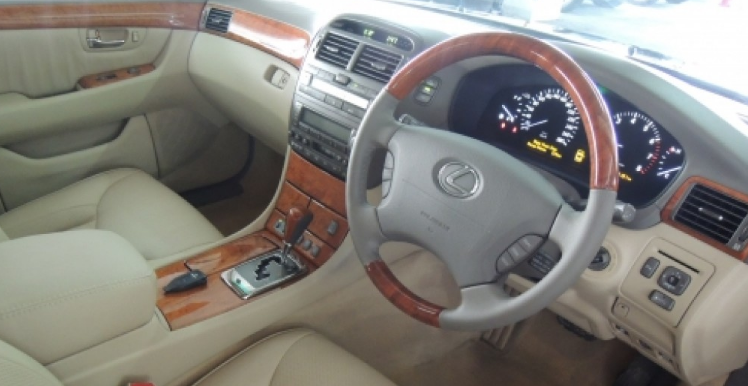 中国大陆右舵车能开吗?