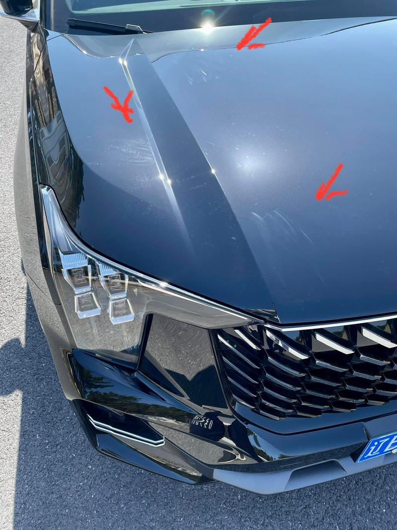 清漆层不仅赋予汽车漆面光泽,还保护色漆