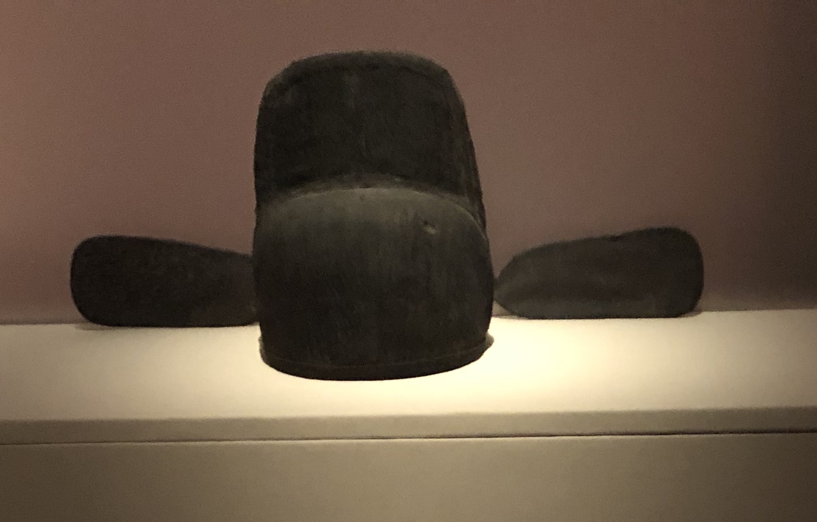 平翅乌纱帽:属于孔府旧藏,现收藏于孔子博物馆高209cm,口径197cm