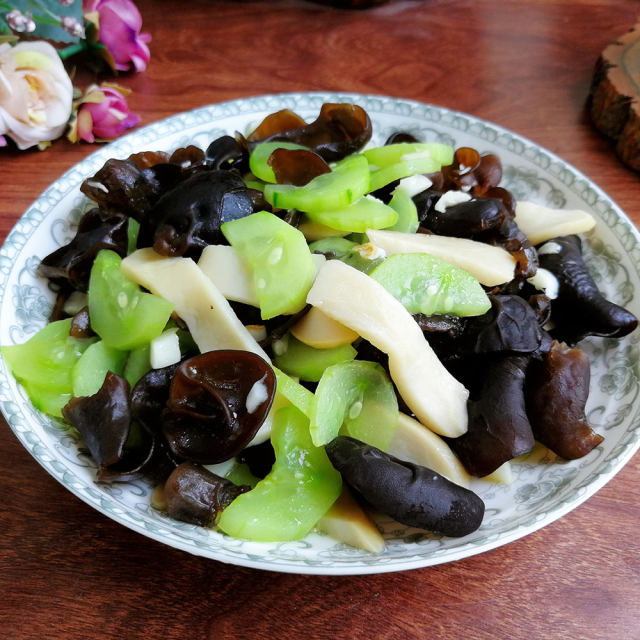 黑木耳杏鲍菇炒黄瓜,夏日清淡小菜,好吃又营养