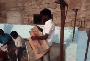 搞笑gif:高速上千万不要随意停车,容易发生事故