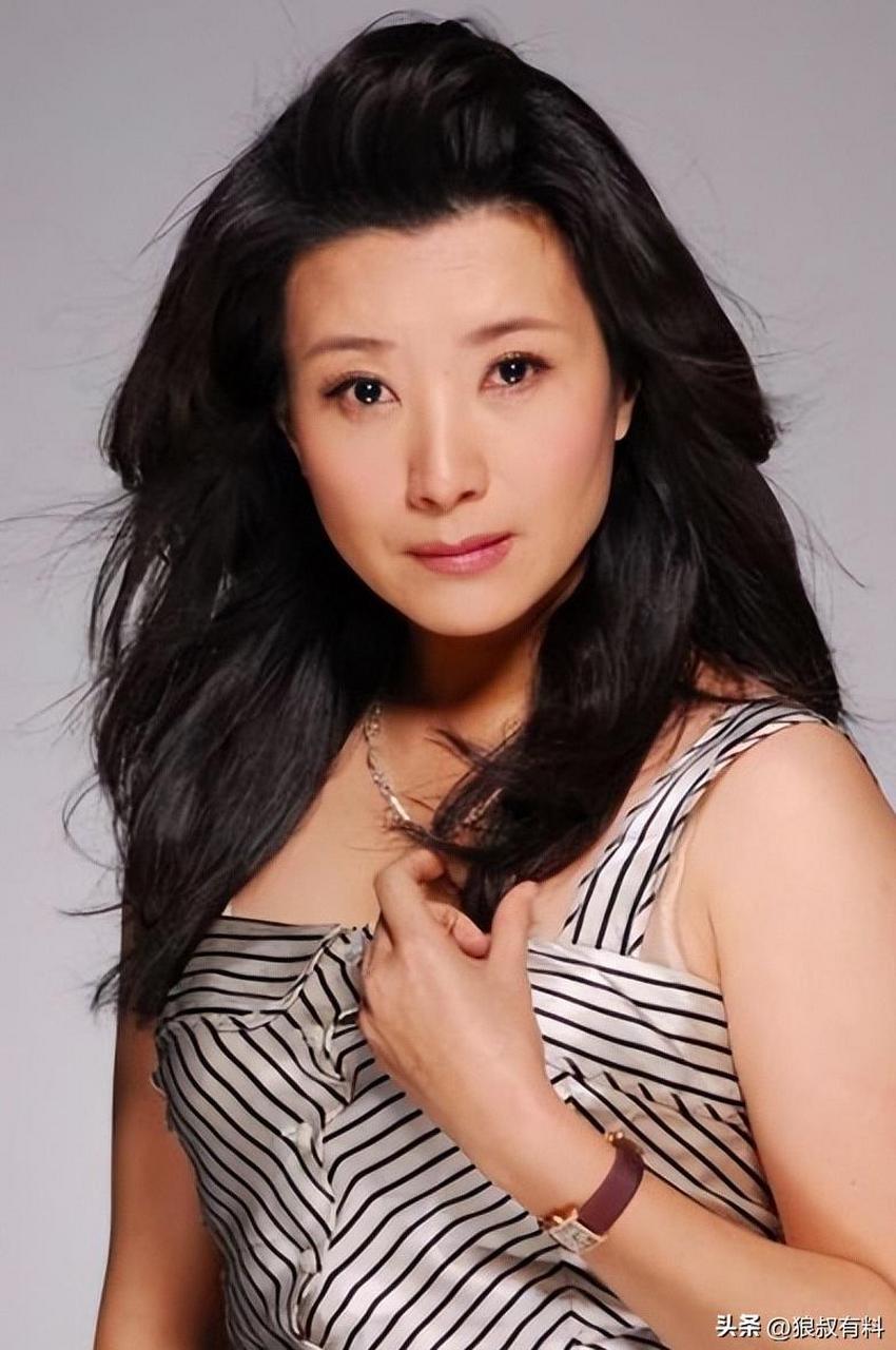 权色交易,陪睡上位,她根本不沾边,简直是娱圈的一