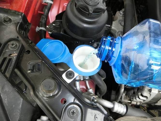 玻璃水用完了,指示灯都不亮.是怎么回事?