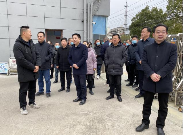 掇刀区教育局局长黎永丹一行莅临麻城中学检查开学筹备工作