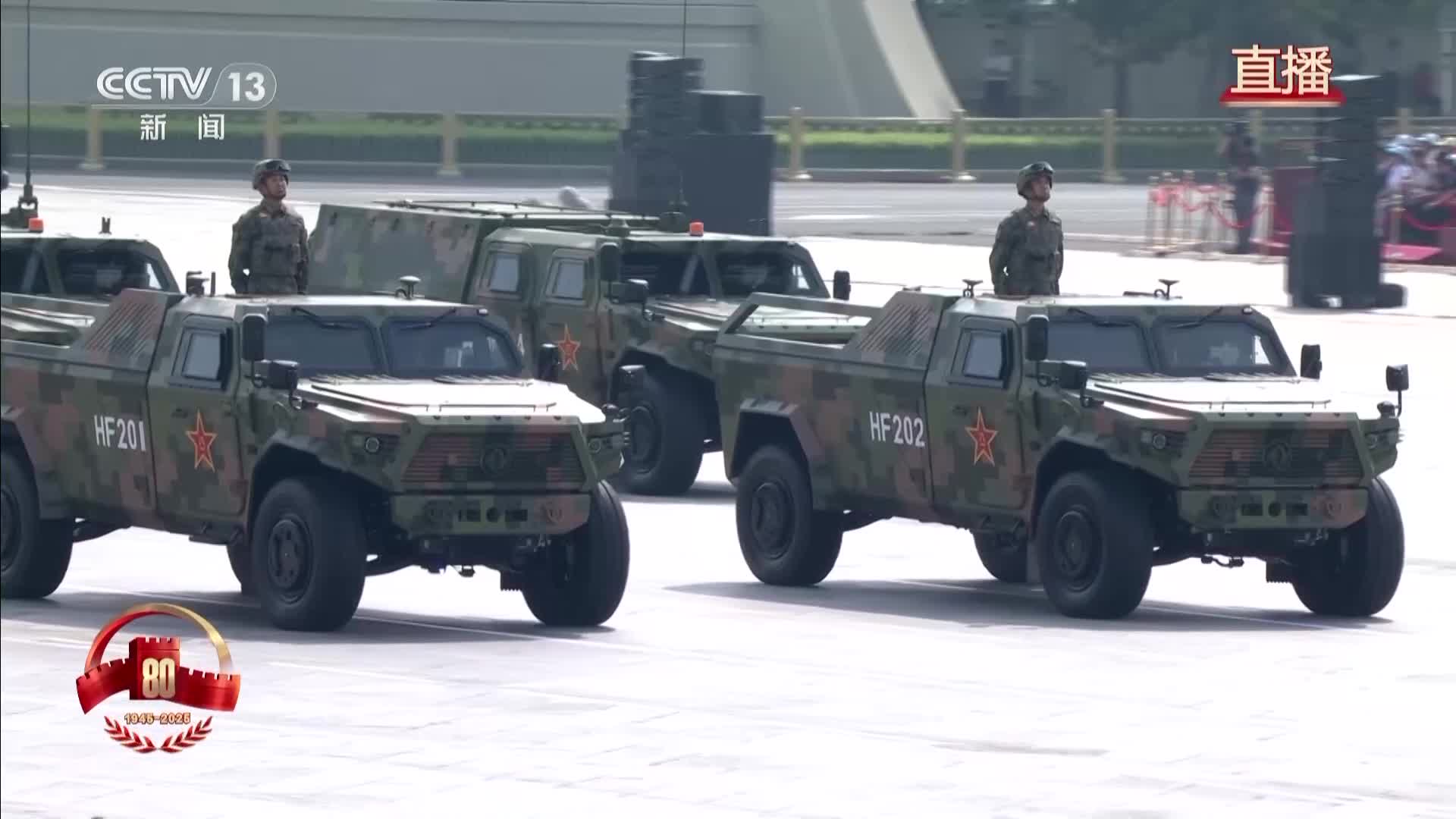 抢救抢修 这支方队是武器装备的"铁甲医院"