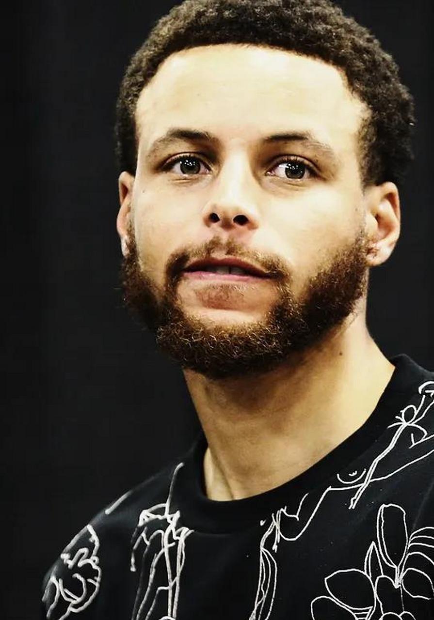 当年kobe手指脱臼队医一掰立刻上场比赛,为什么史蒂芬curry脱臼就那么