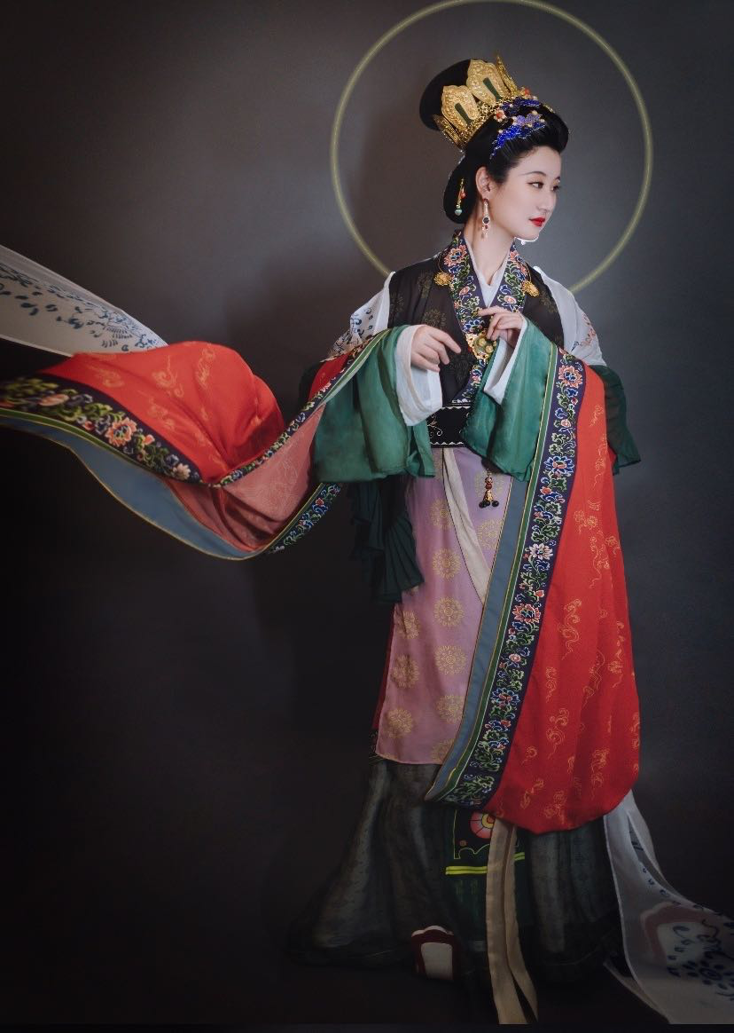 超仙气的魏晋复原款汉服,华丽又隆重,穿上它们宛若壁画上的仙女