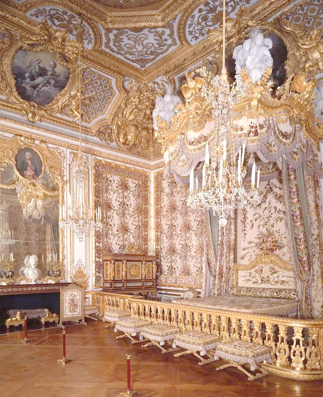 洛可可艺术的繁荣与影响:从凡尔赛宫到中西文化交流