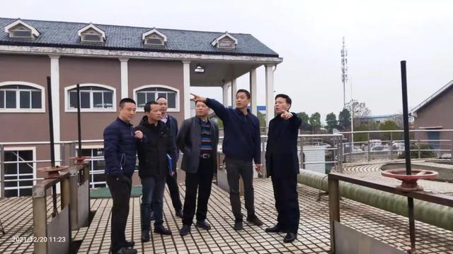 许中伟同志深入辖区督导生活污水毒情检测工作