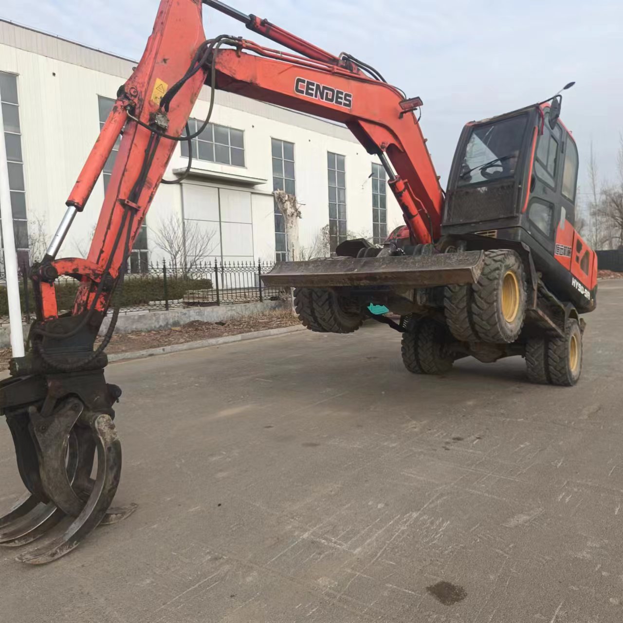 二手抓草机 安徽阜阳抓木机 皮轮挖掘机 夹甘蔗 抓布料 抓秸秆