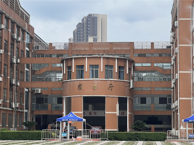 探访益阳箴言中学高考考点:"双安检",信号屏蔽仪维护高考公平公正