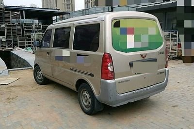 五菱荣光lzw6407b3是否属豪华型的