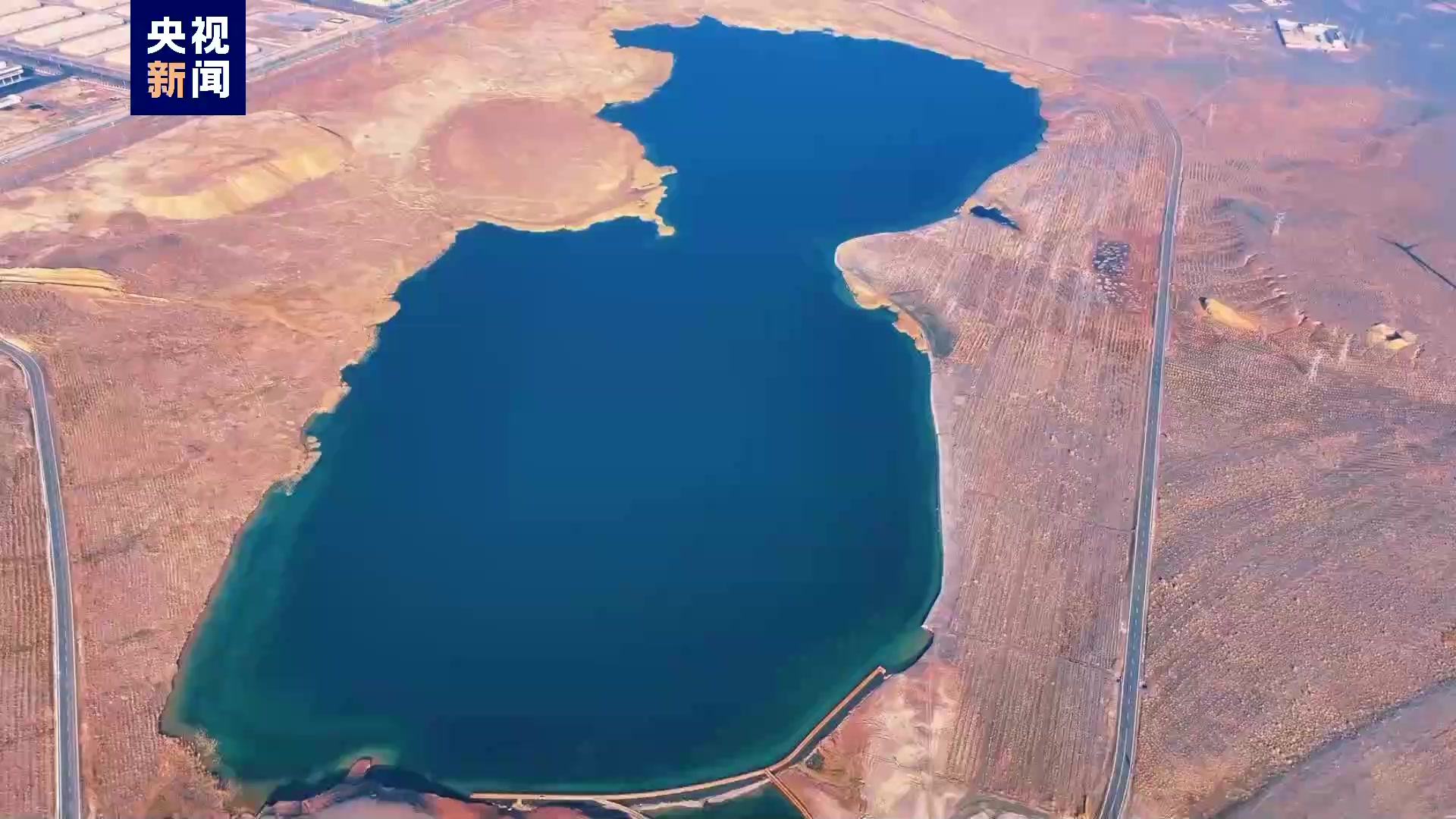 新疆"8"字湖中 候鸟舞清波