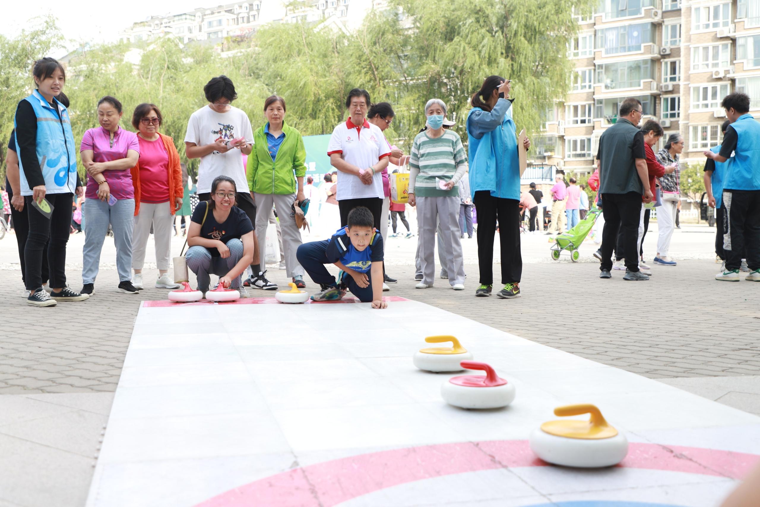 市社区运动会暨优秀健身团队交流展示活动举行
