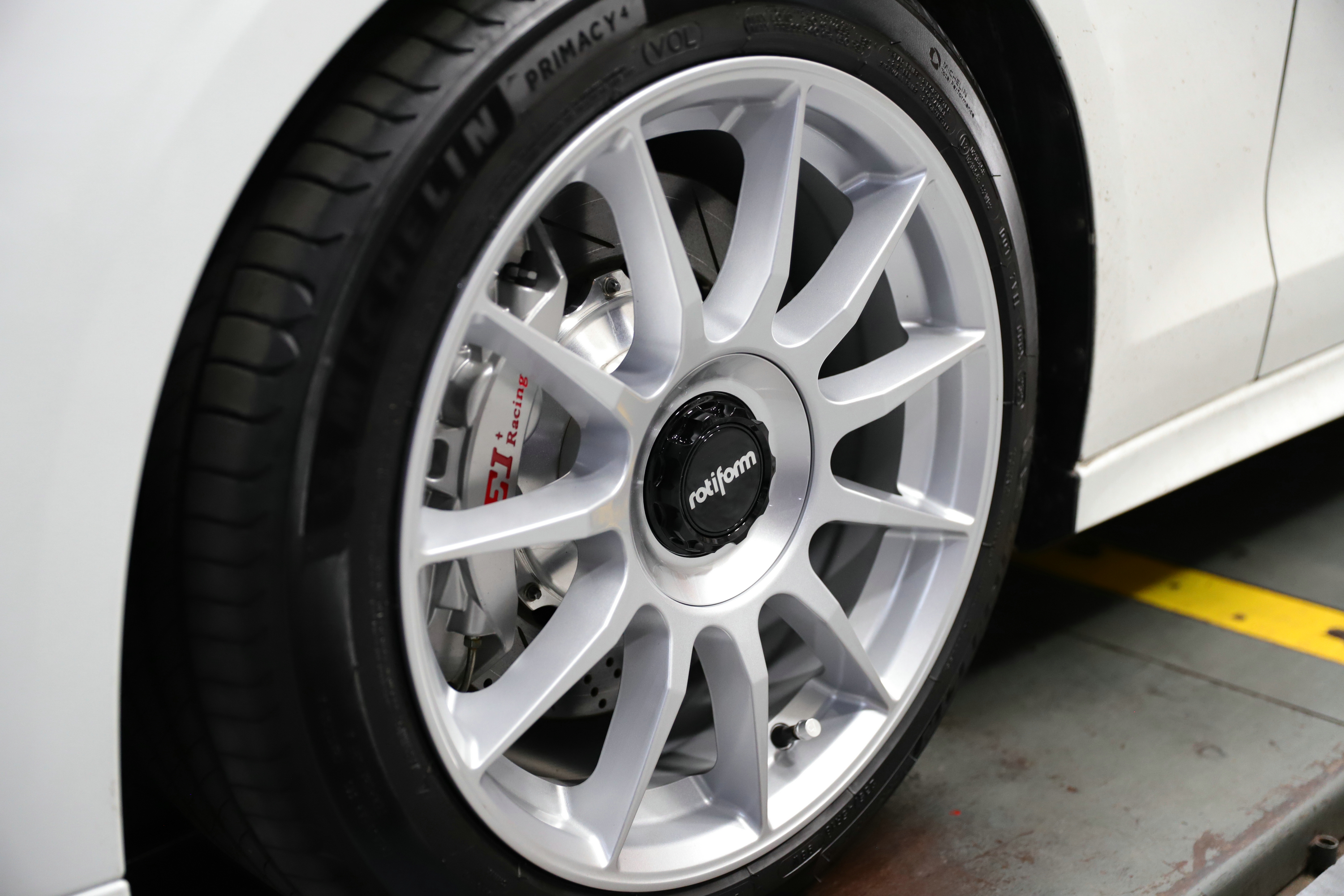 升级改装美国rotiform轮毂:让沃尔沃s60运动感十足