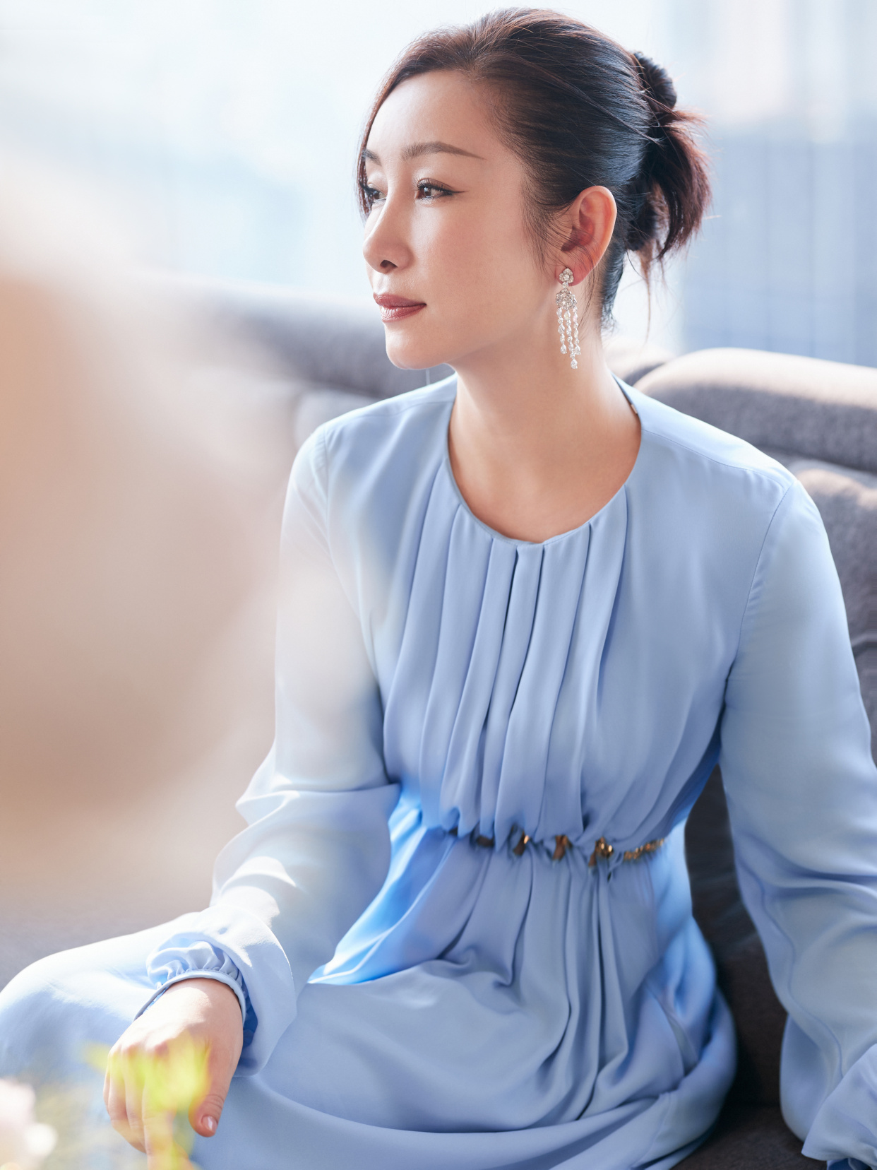 秦海璐身着st. john 2023早秋系列蓝色抽褶礼服裙