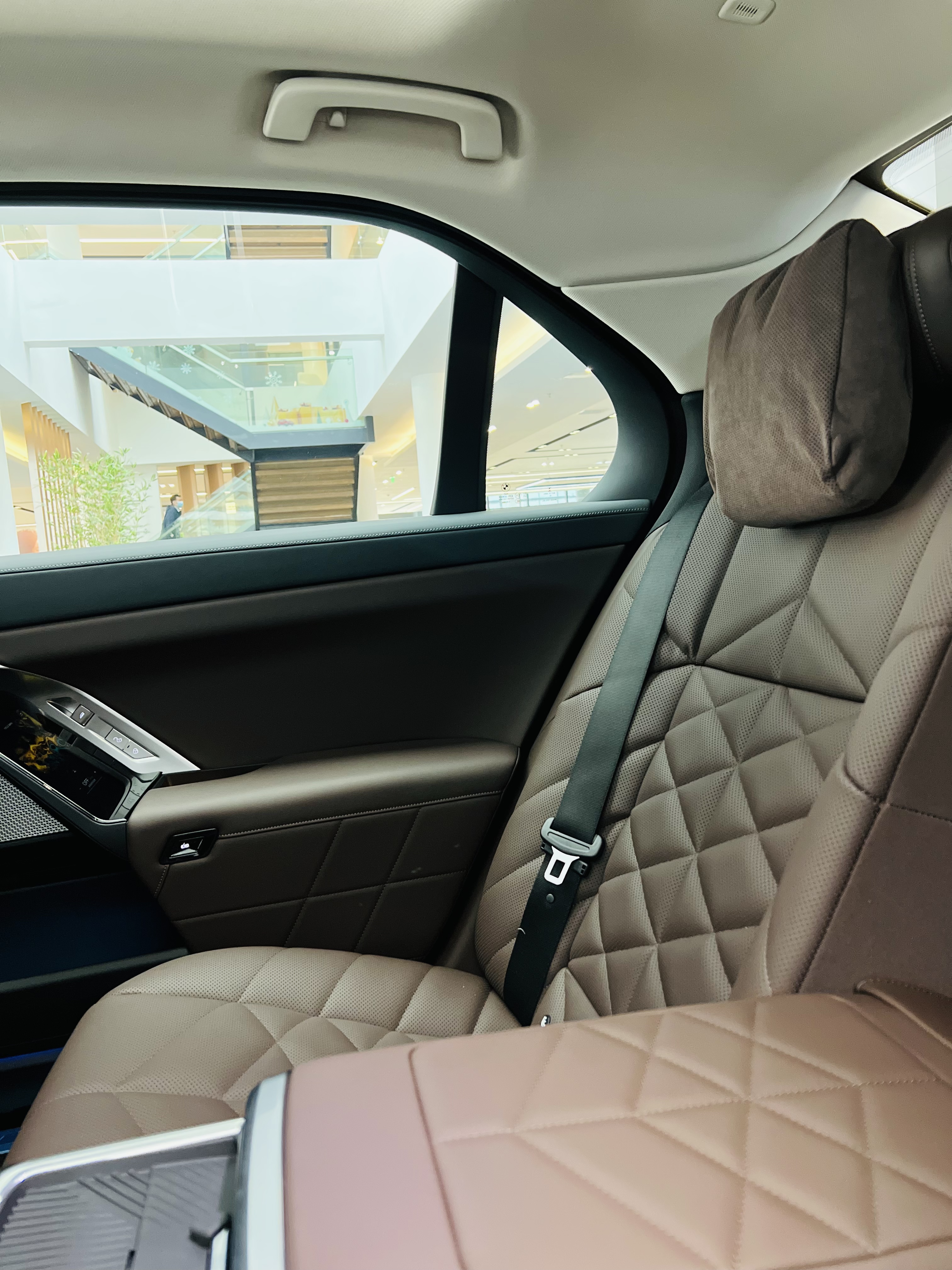 静态体验宝马735li,搭载3.0t发动机,配置诚意满满!