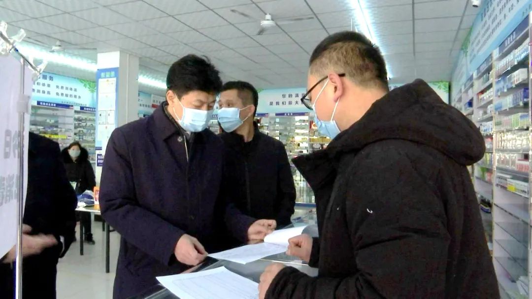 县长张双翼就节日期间公共场所疫情防控进行检查指导