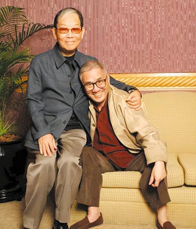 顾嘉辉与黄霑天堂聚首,粤语歌坛"辉黄"成绝唱