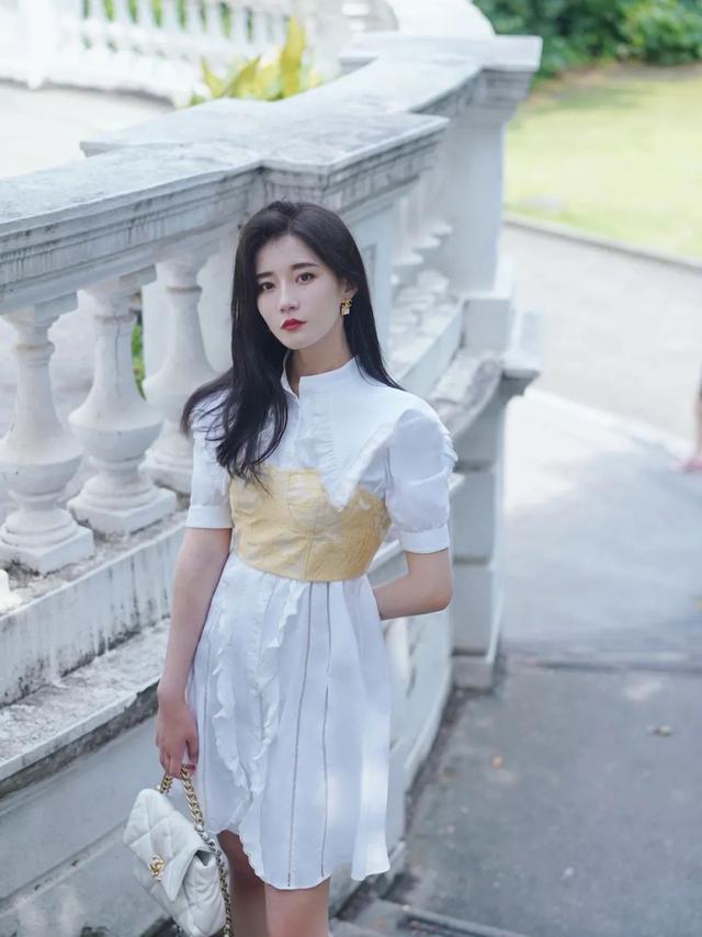 "吊带裙 打底衫,连衣裙 胸衣",夏天出门这么穿,回头率爆棚!