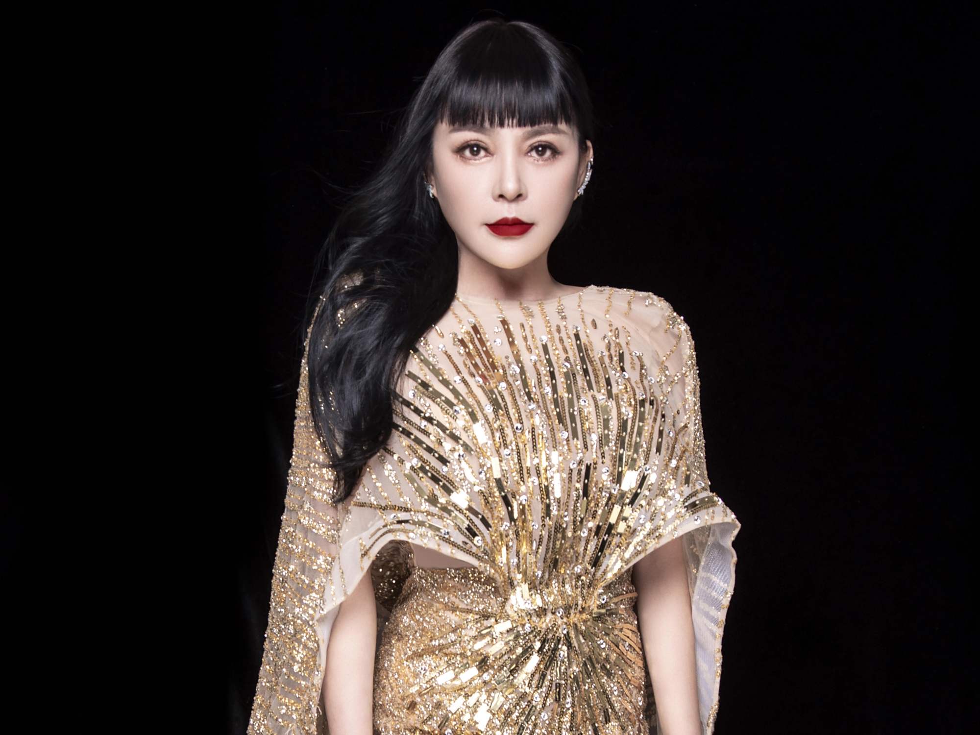 中国台湾歌手千百惠晒定居成都新动态:将举办首场个唱