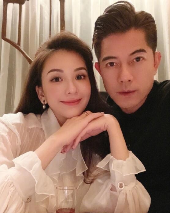 方媛带娃坐经济舱,坐实了郭富城的"抠王"