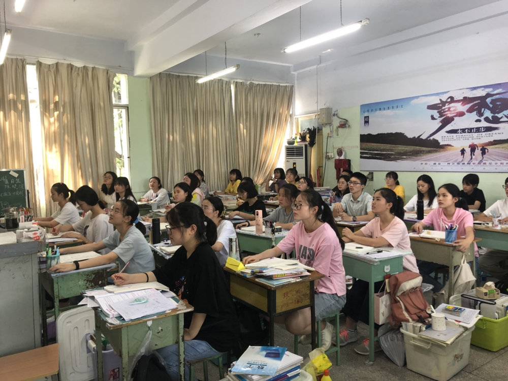 奋斗的青春最美丽 听资中球中师生讲述高考成绩的背后