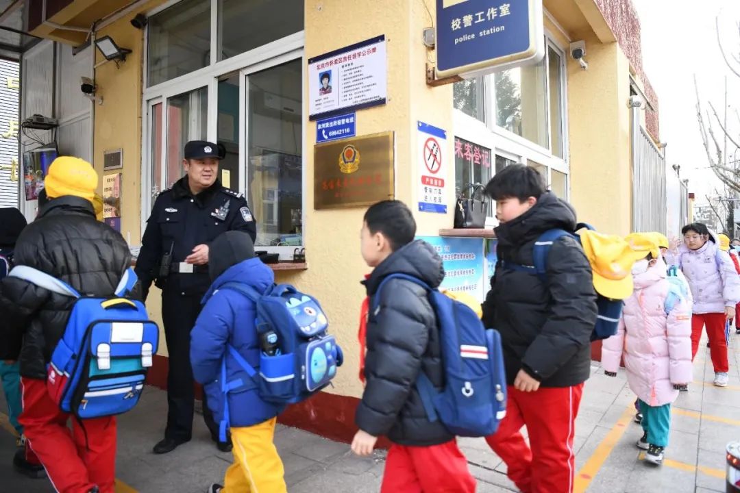 份责任一直延续北京公安民警沿着英雄的足迹用实际行动弘扬"宝来精神"