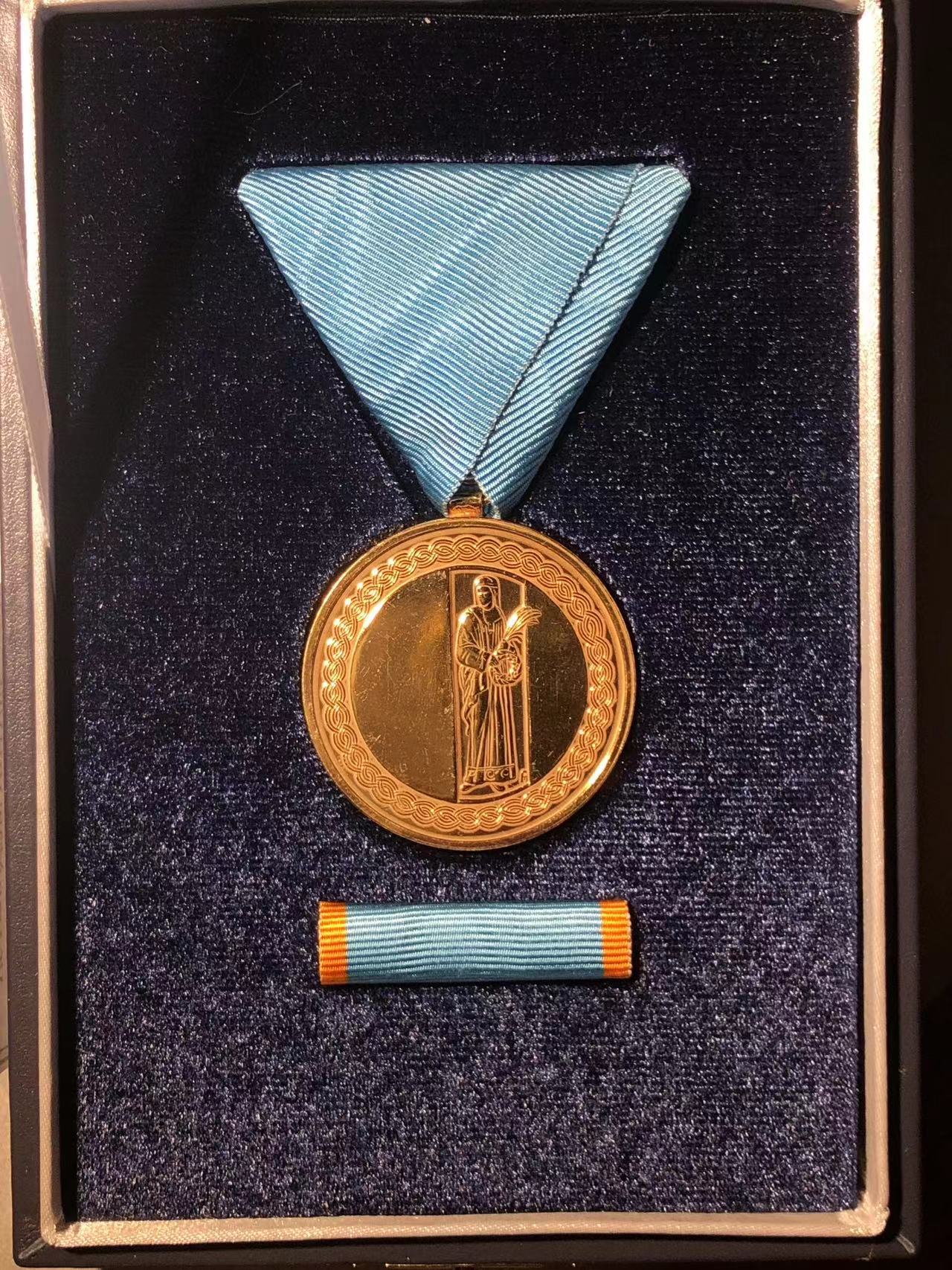 中国作家陈丹燕获塞尔维亚"金质功勋奖章"