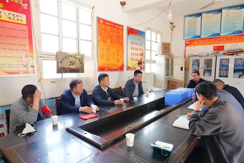 周至法院院长马春哲到翠峰镇史务村调研乡村振兴工作