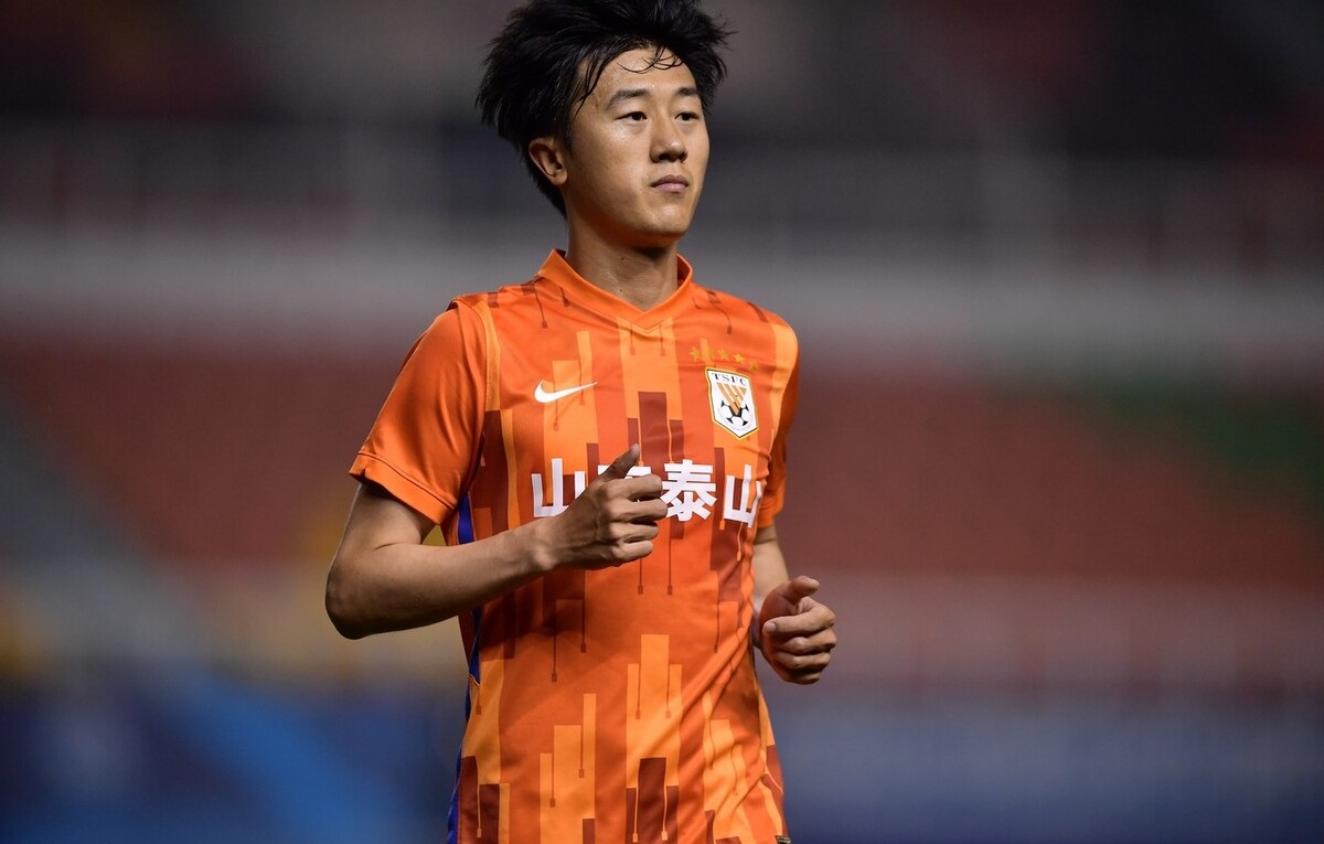 刘洋又在鲁能比赛中送点,球迷猛批他不堪重用,未来或失去首发