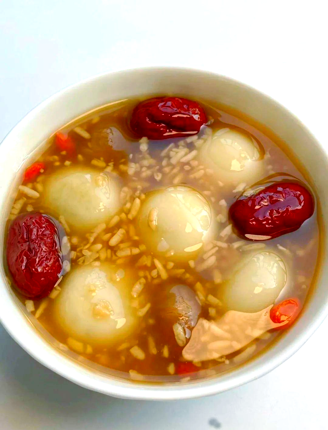 元宵节美食推荐:红糖酒酿汤圆小甜汤,营养美味两不误!