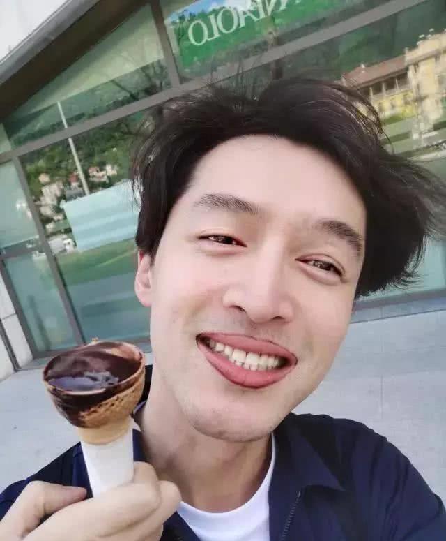 王者归来!胡歌戴墨镜 爆炸头 养生壶,网友狂喊:太帅了!