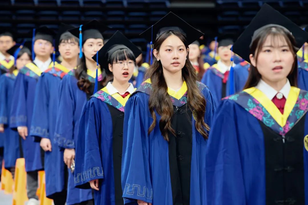 人间最美是青春多图直击2024年春季研究生毕业典礼