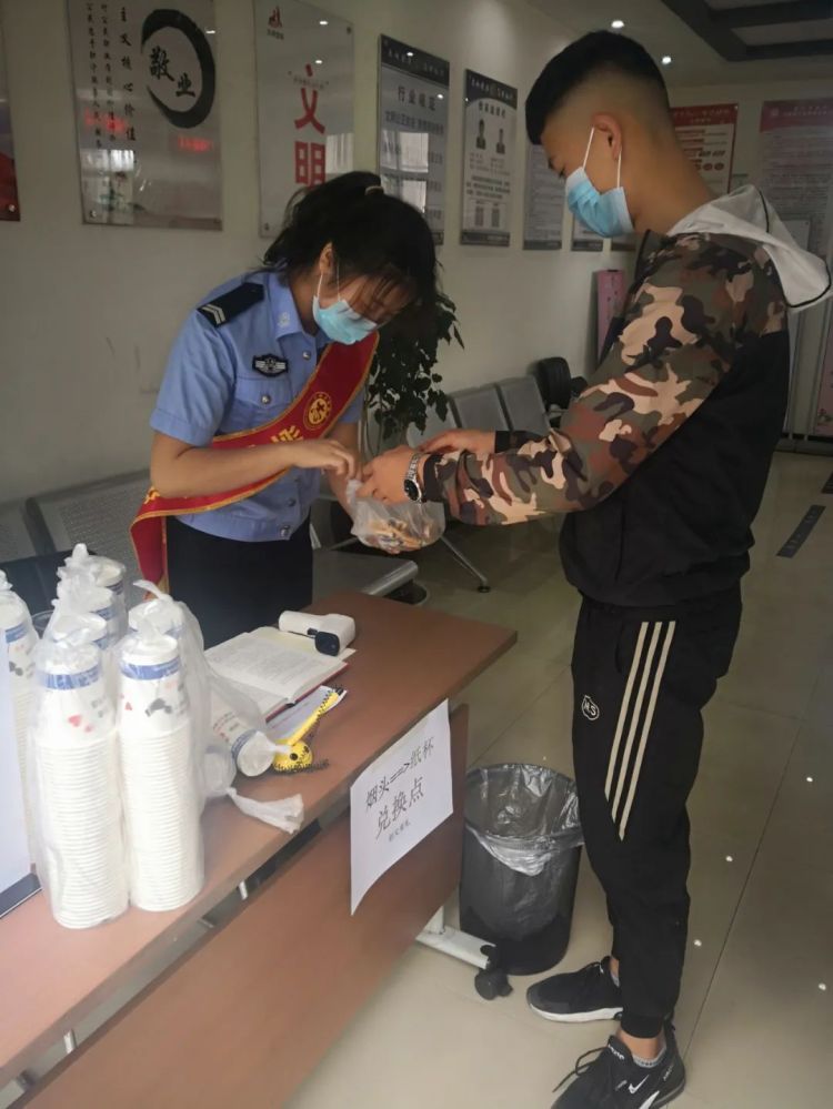 快来看!越州派出所可以用烟头兑纸杯