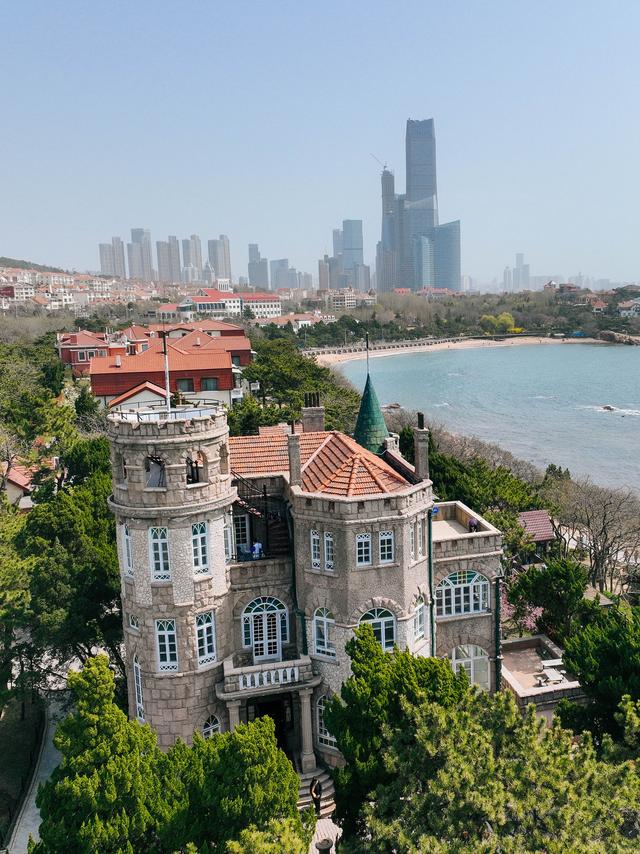 每座城市都有一座迎宾馆,碉堡一样的楼你见过吗?就在青岛