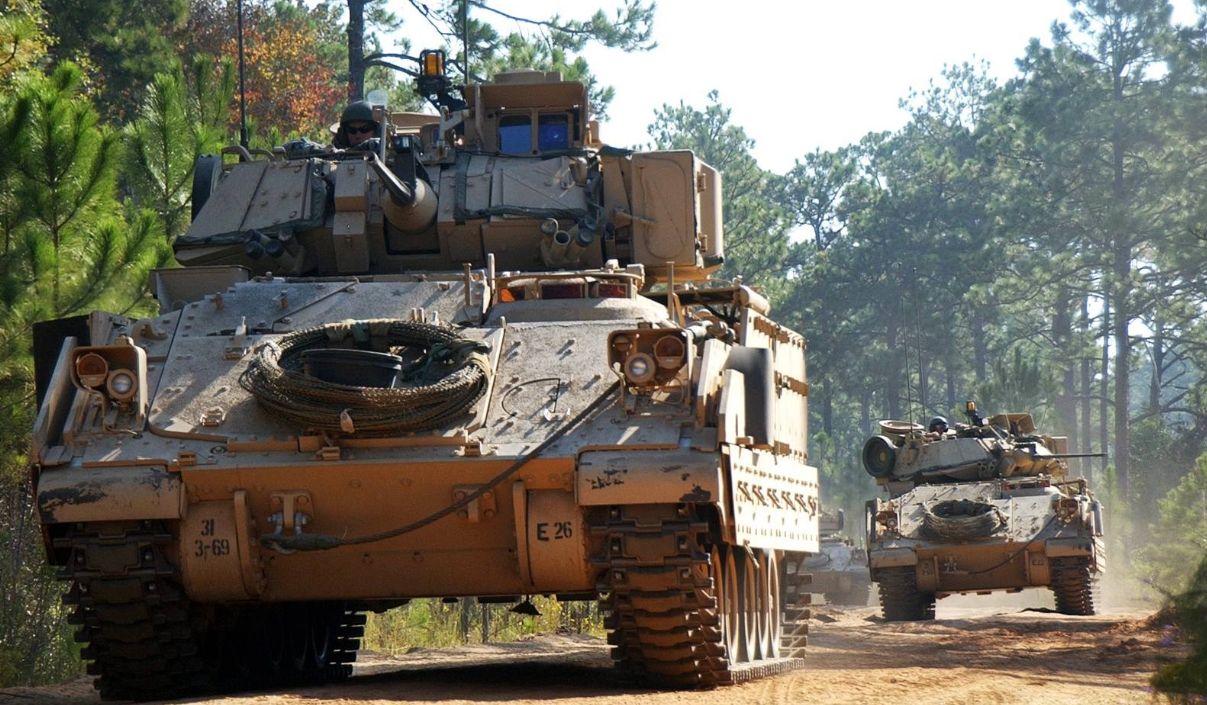 如果你让美国掏出100辆m1a2艾布拉姆斯主战坦克,或者100架f-35,或许