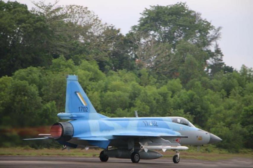 缅甸空军jf-17m战斗机已配备c802ak反舰导弹和sd-10a空空导弹