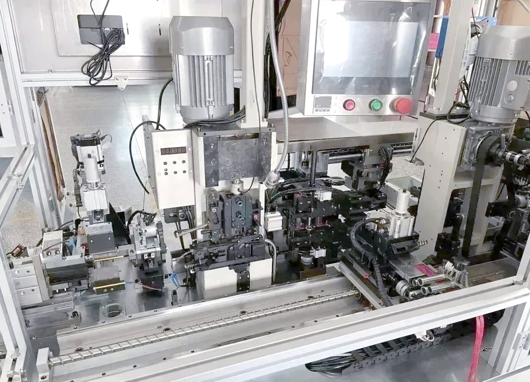 结  语全自动排线压端穿壳机项目案例的成功,充分展现了fatek总线配套