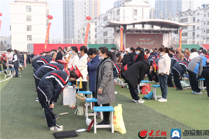 菏泽一中举行第六届成人礼暨2020级高考百日誓师大会