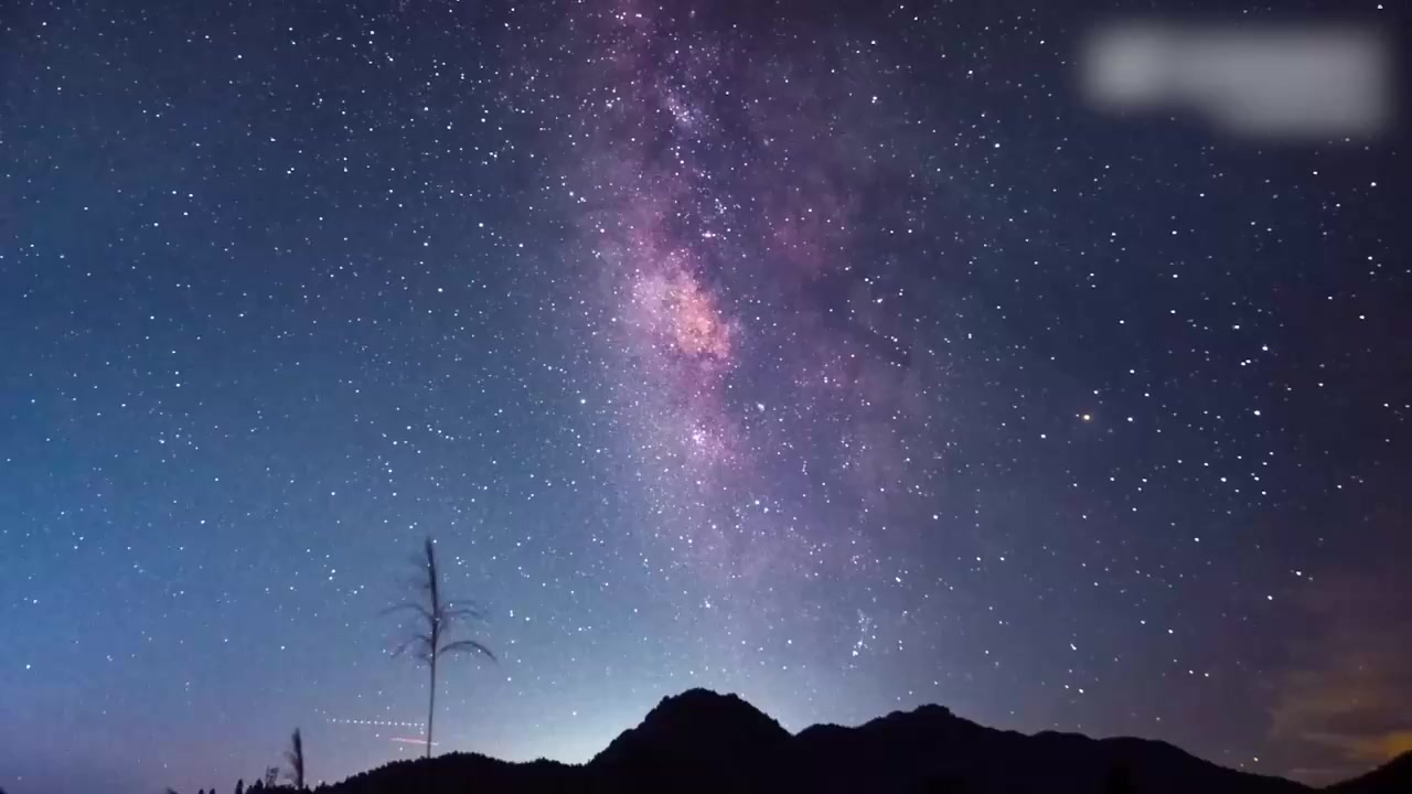 梦幻!延时记录夏日夜空华丽星轨