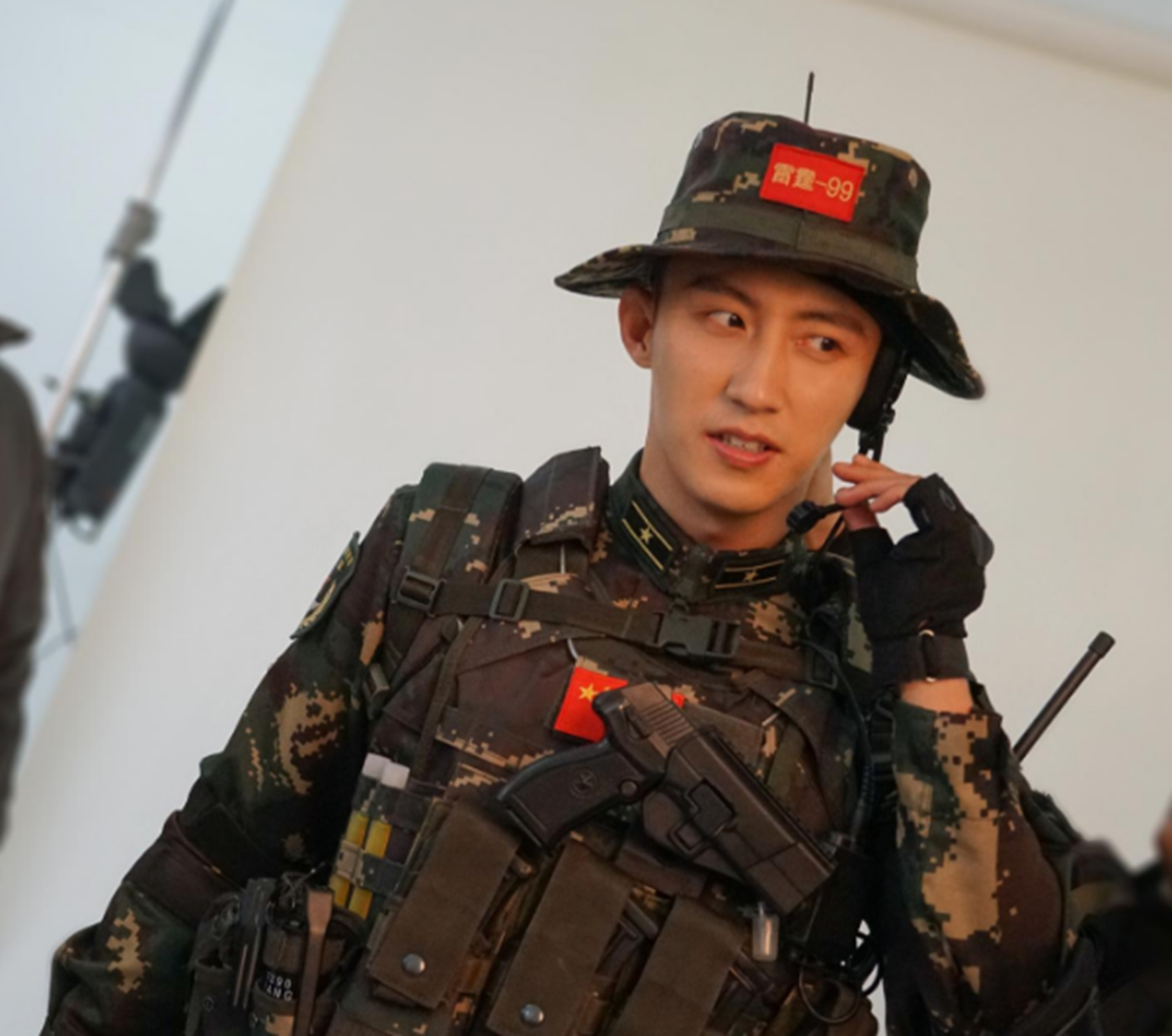 梁牧泽移防意味着什么?梁牧泽是谁演的?