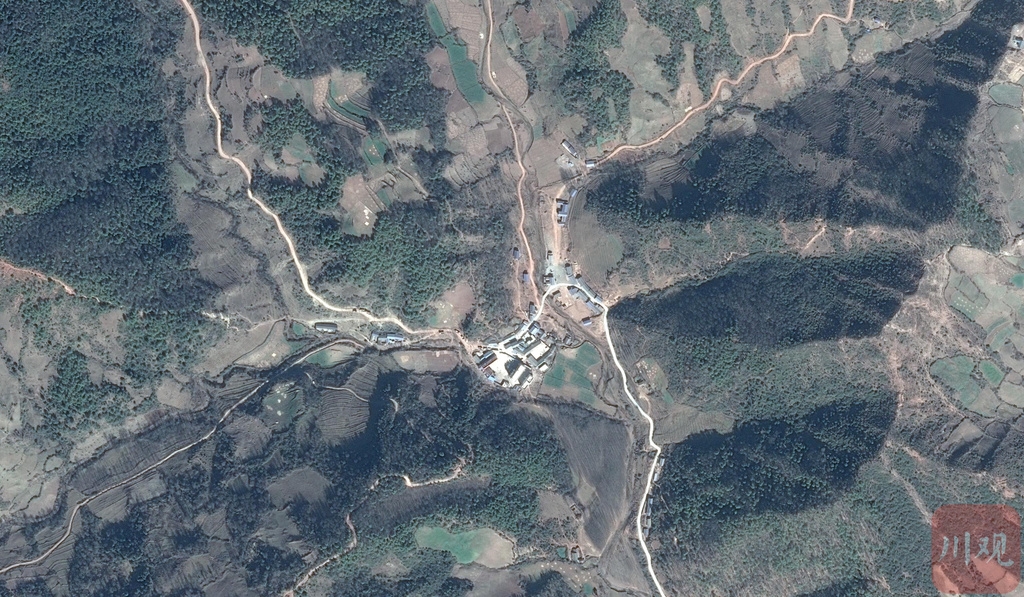 卫星看四川︱凉山州昭觉县三河村的拔地而起