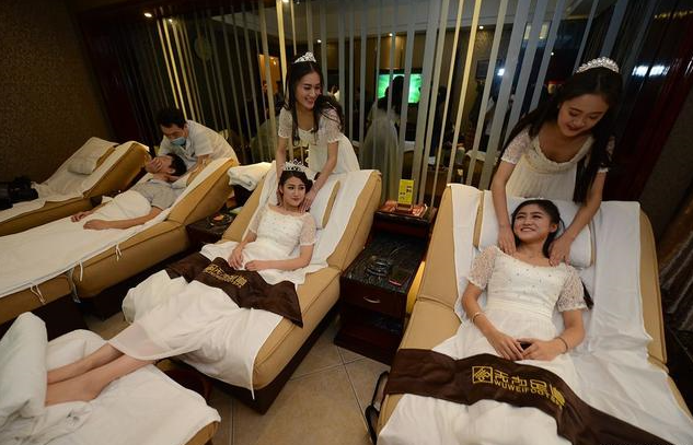 名媛到底是个什么玩意儿:上海一市民举报名媛k歌沐足无名媛