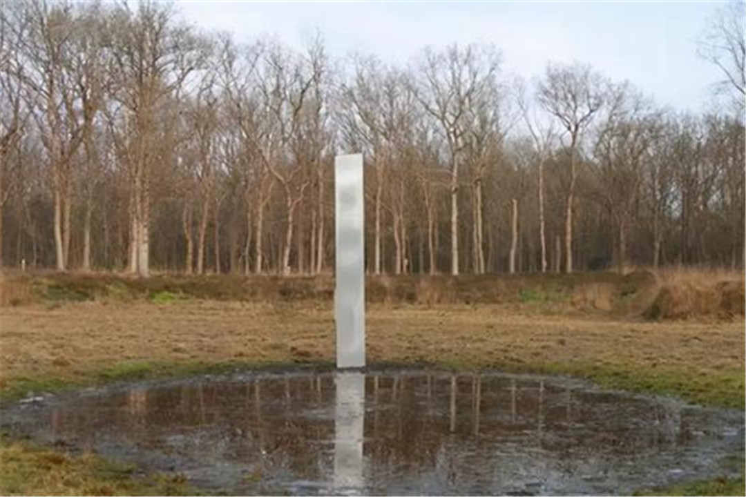 "神秘金属柱"频繁出现又消失,至少出现了87块,制造者是他们?