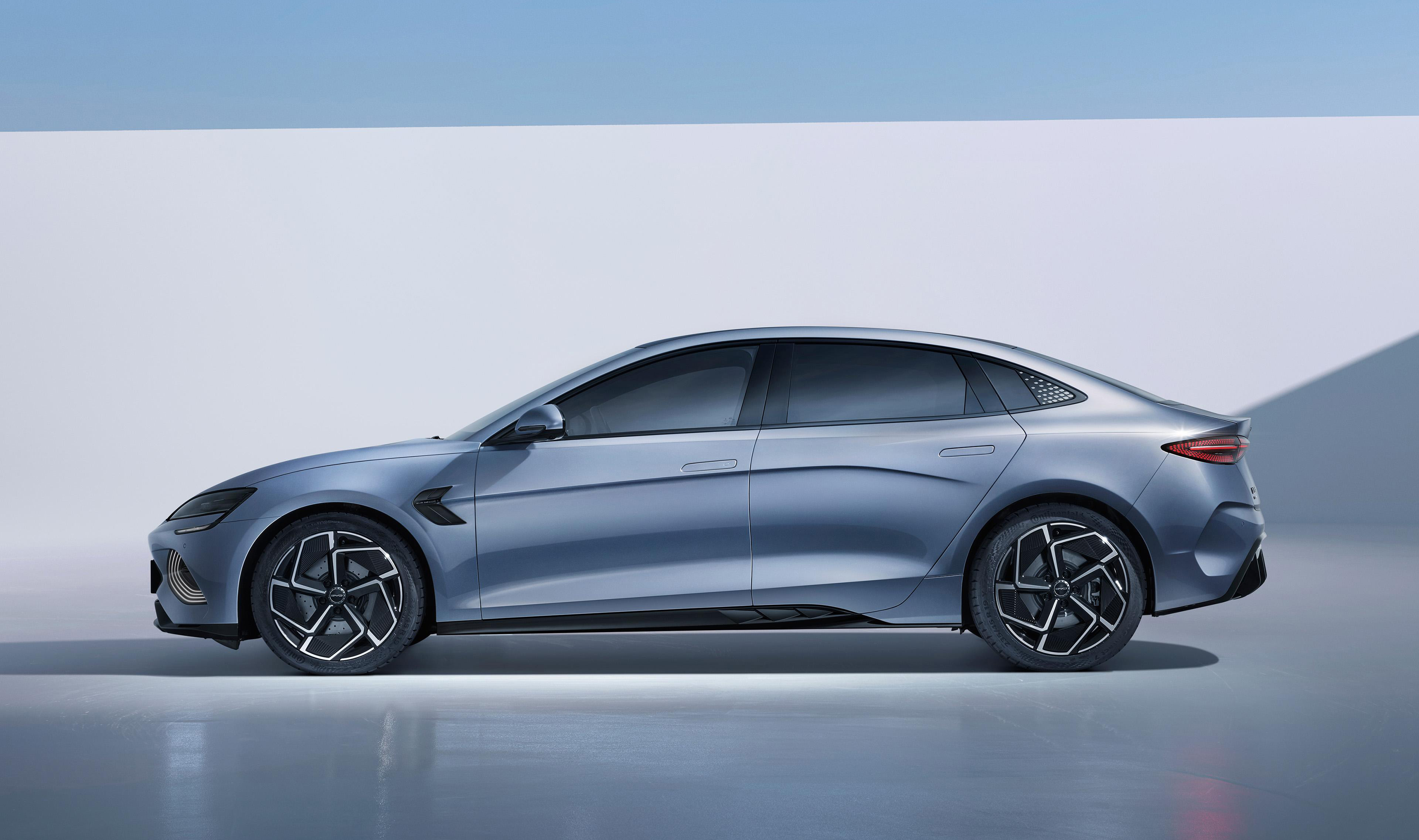 较量丨比亚迪海豹vs 特斯拉model 3,谁是新能源中级轿车最优解?