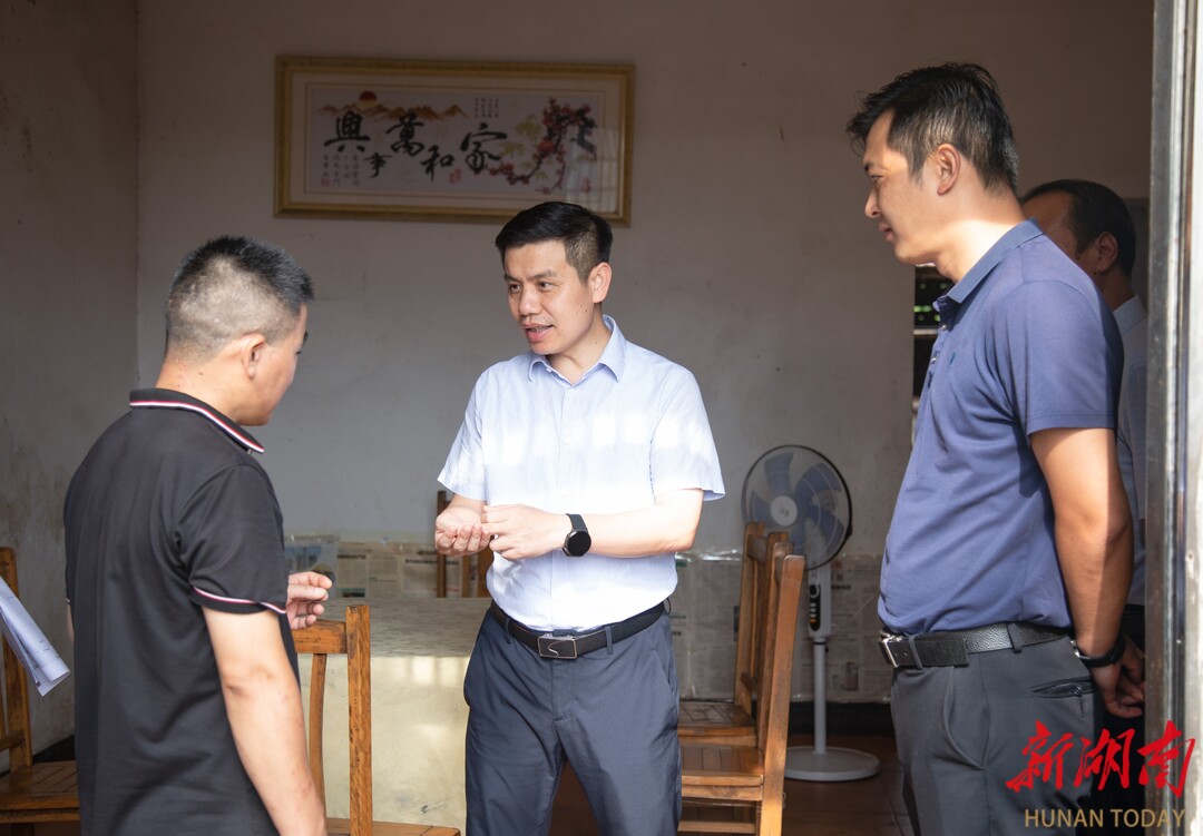 永州经开区:周润润走访慰问辖区脱贫户,监测户
